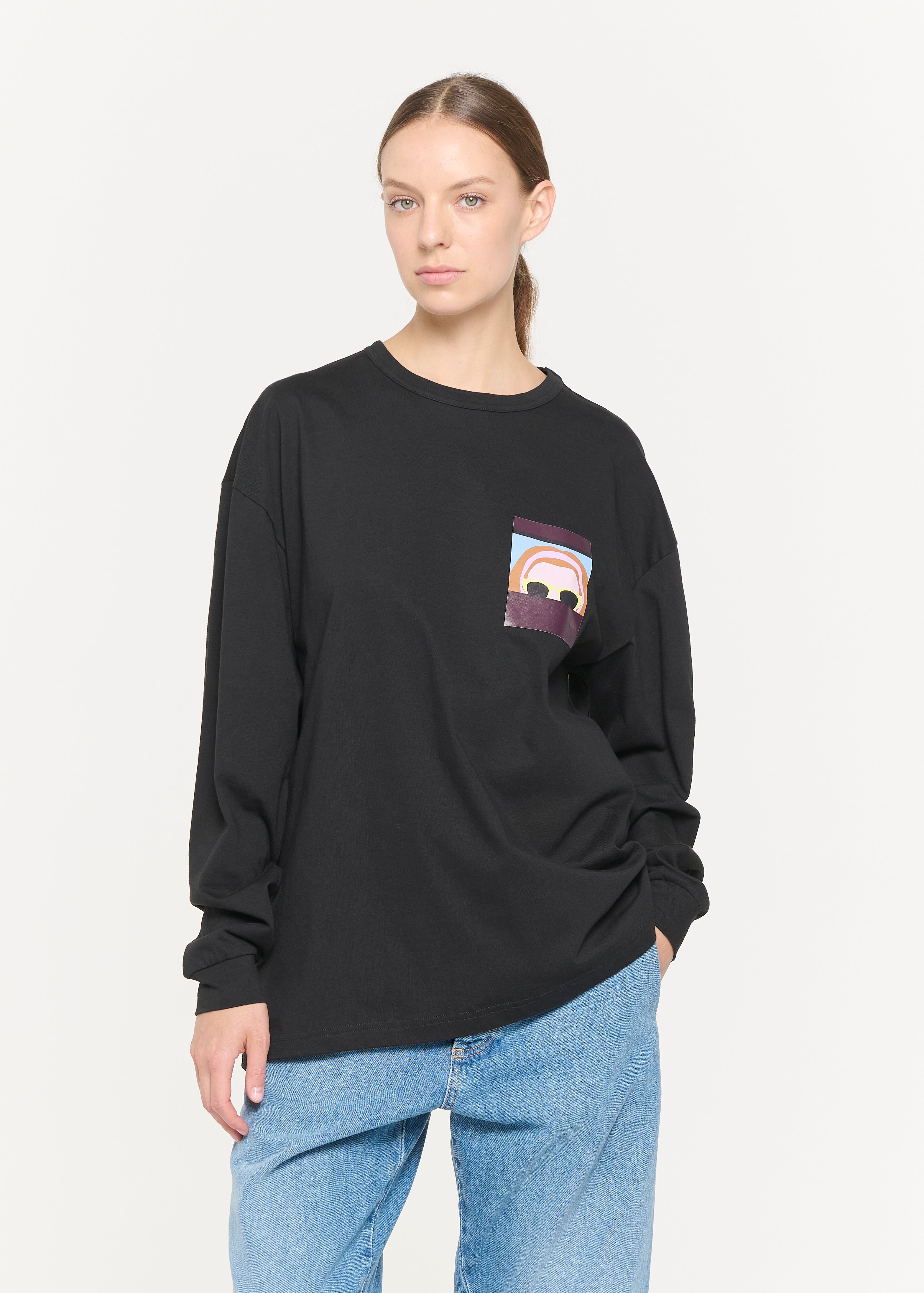 LONG SLEEVED BLACK T-SHIRT