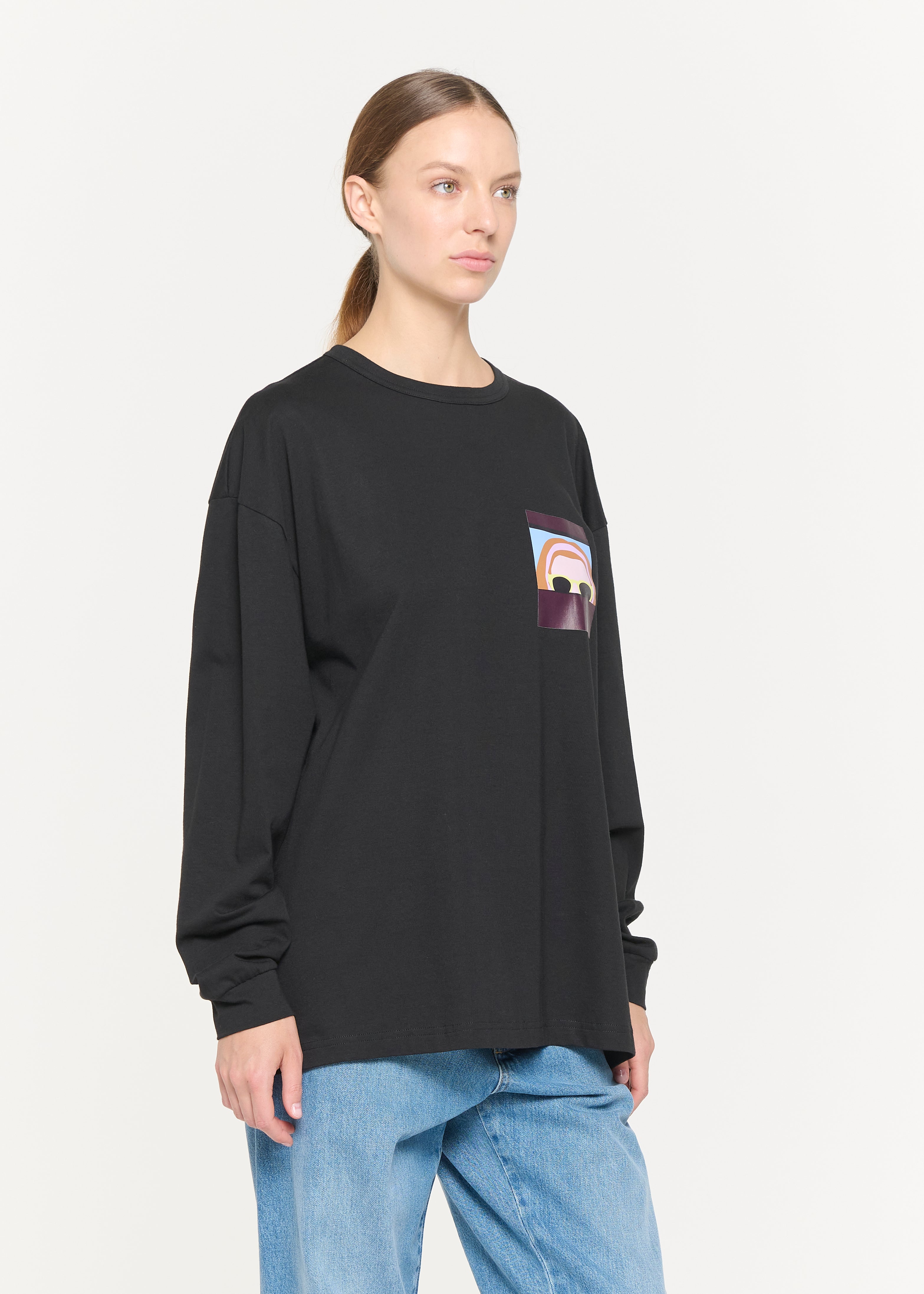 LONG SLEEVED BLACK T-SHIRT