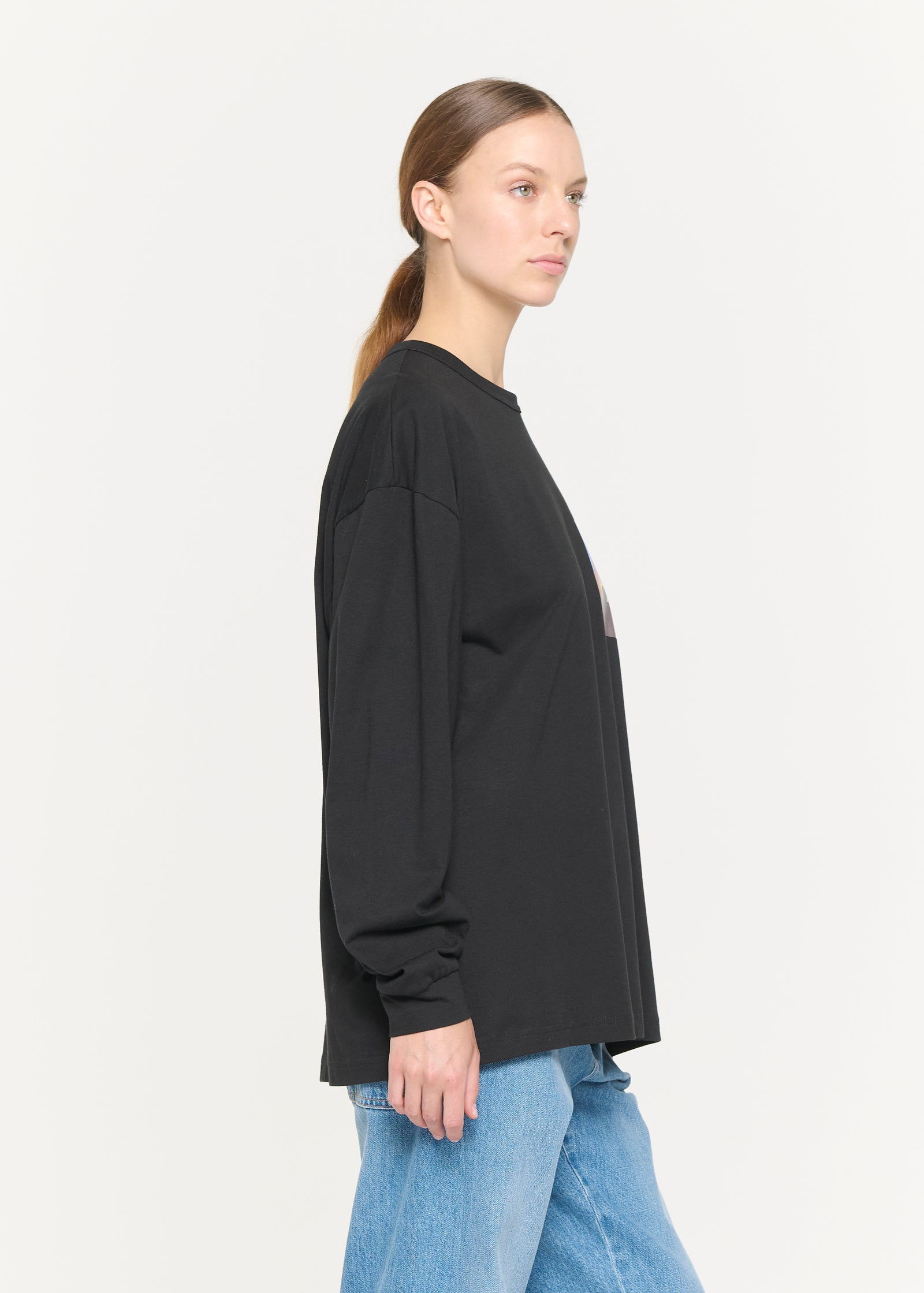 LONG SLEEVED BLACK T-SHIRT