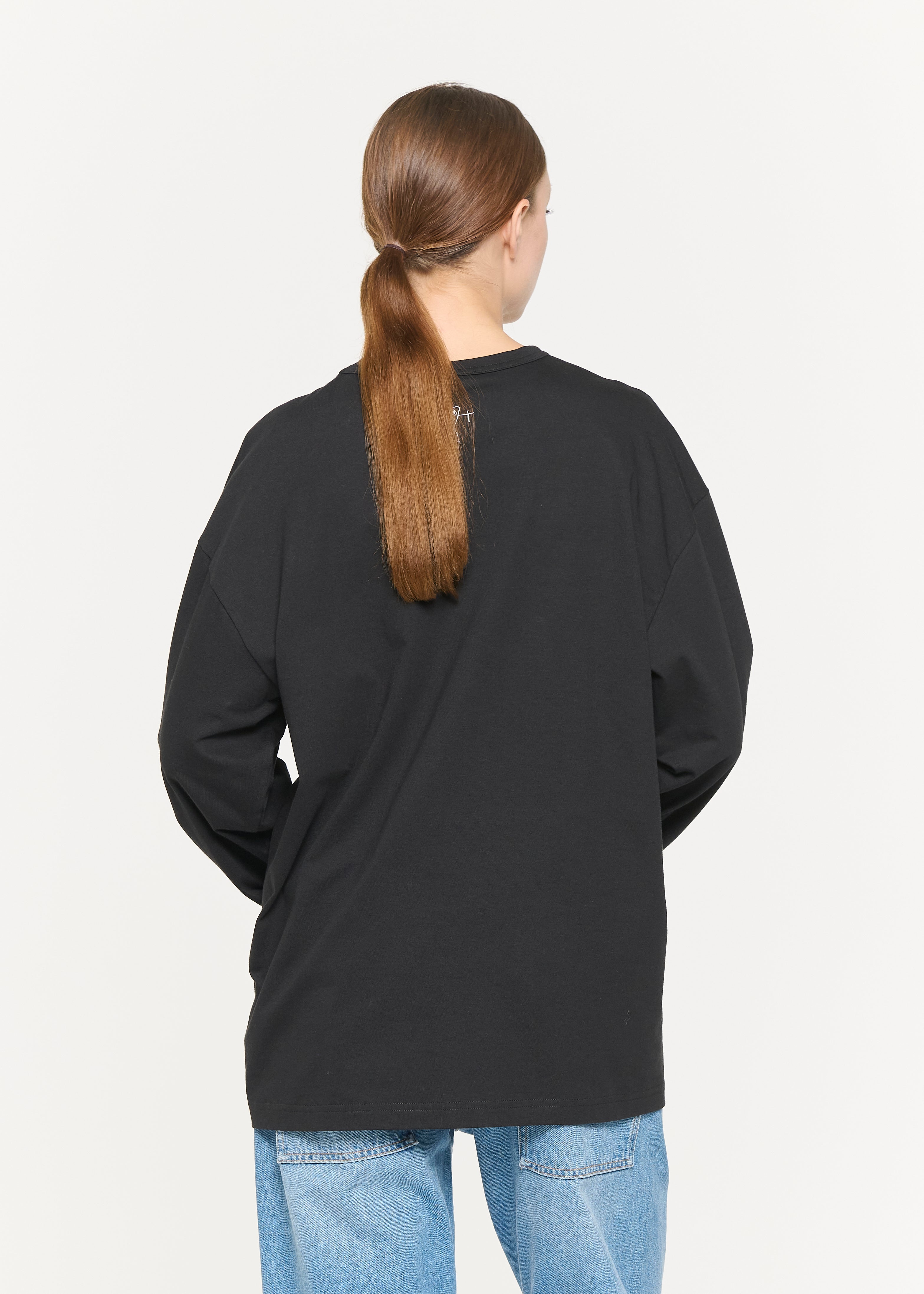 LONG SLEEVED BLACK T-SHIRT