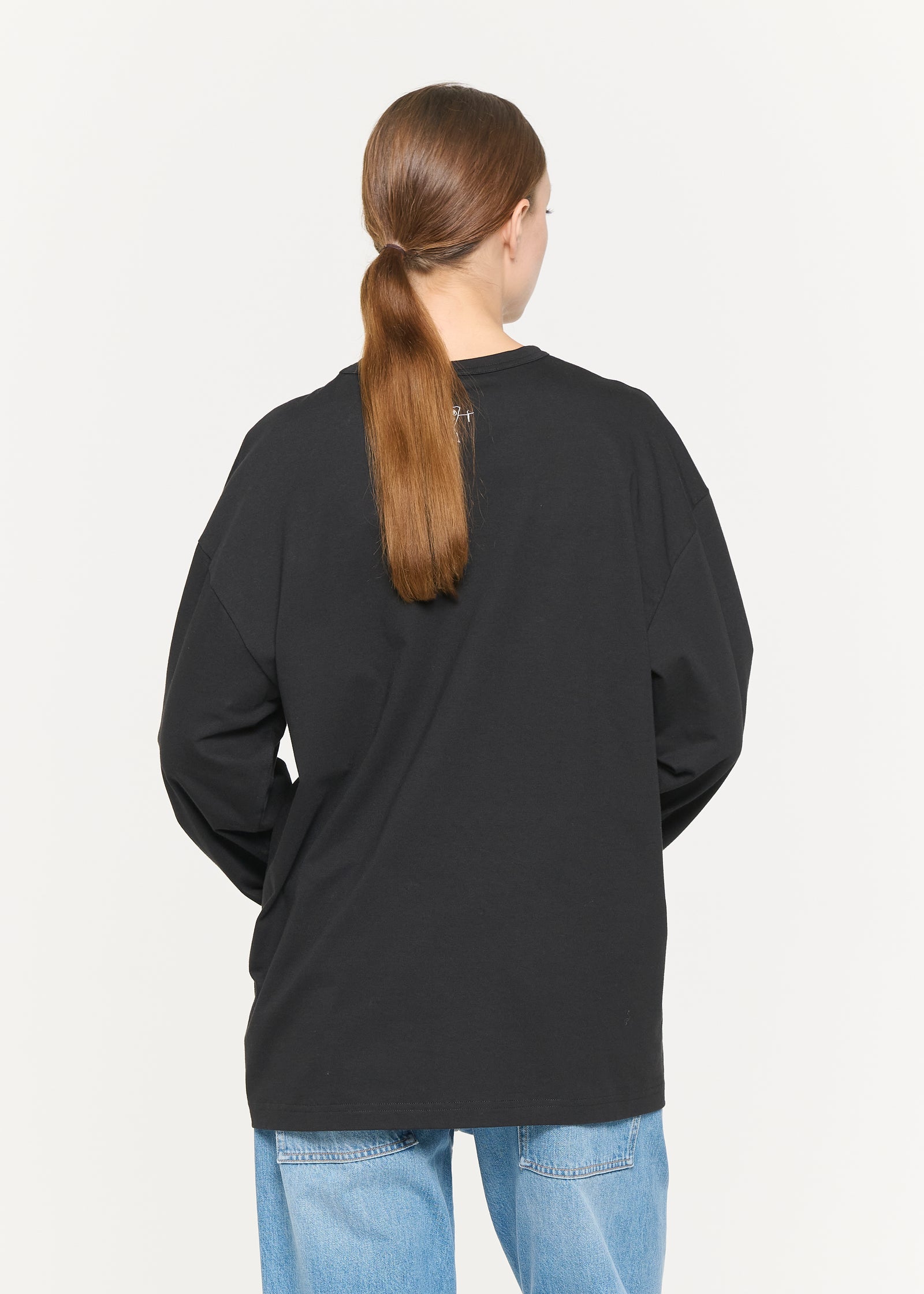 LONG SLEEVED BLACK T-SHIRT