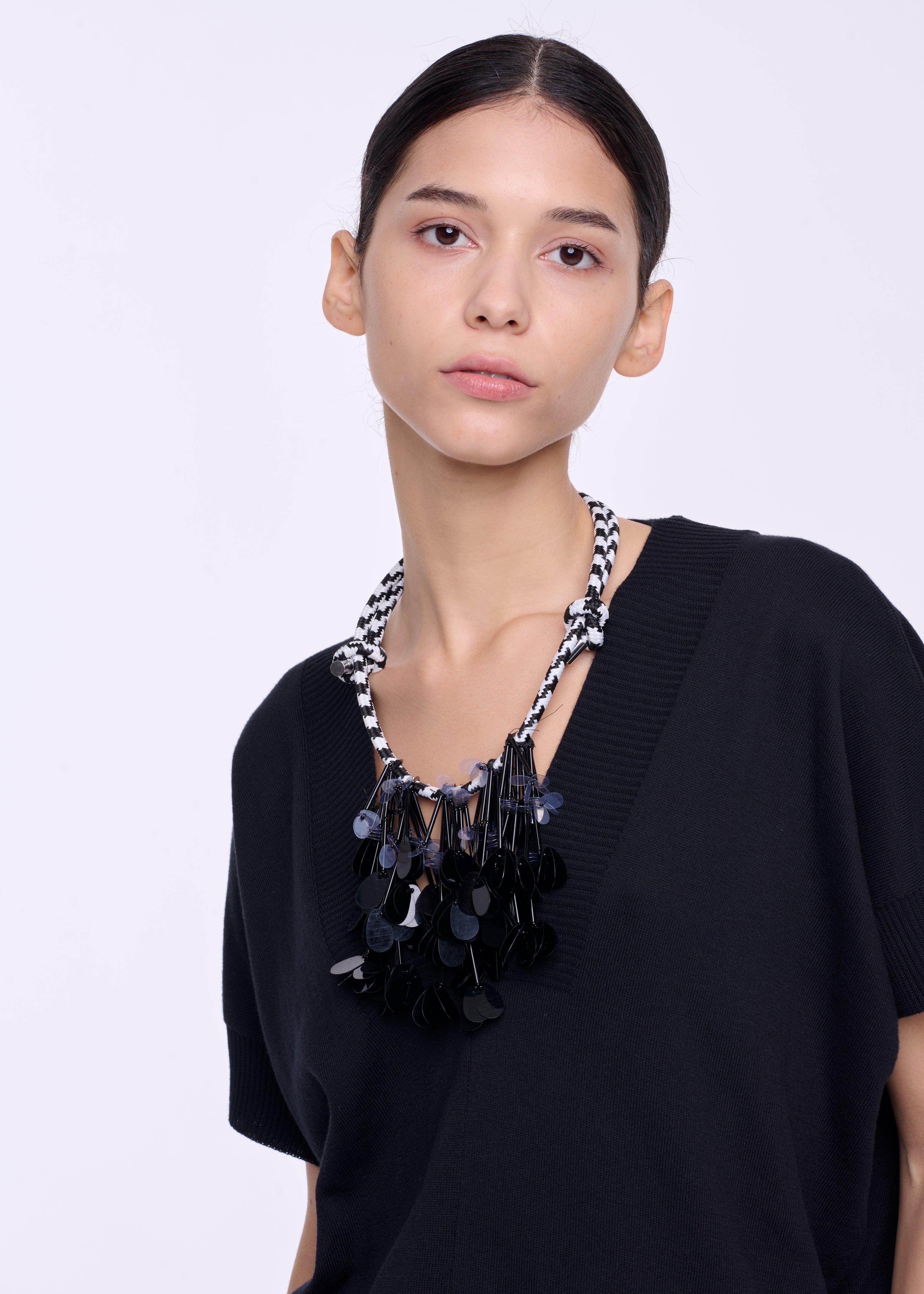 BLACK NECKLACE WITH SEQUIN FRINGES