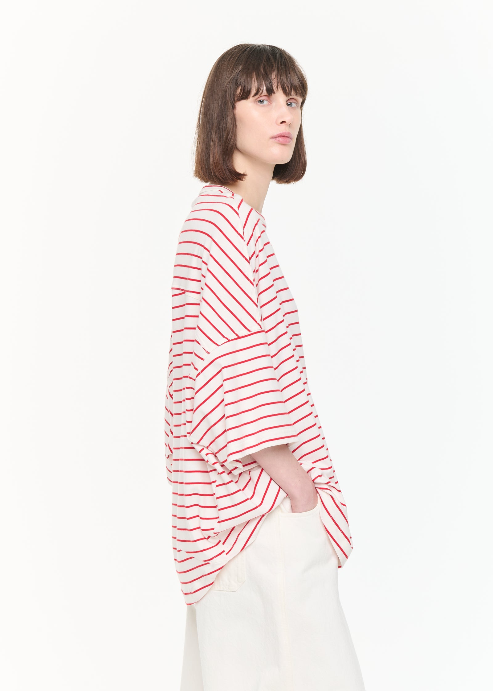 WHITE RED STRIPED WIDE SLEEVED T-SHIRT