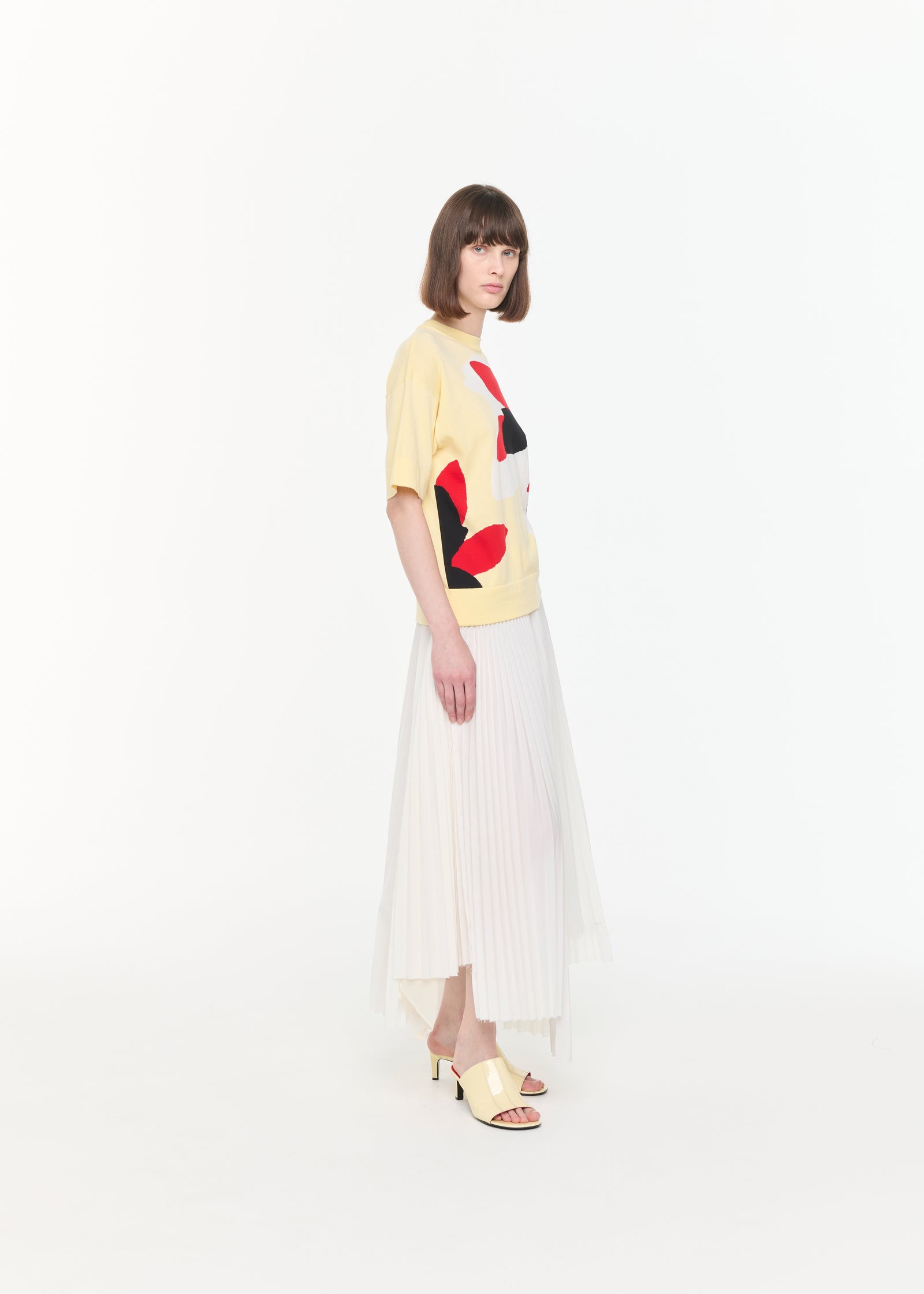 WHITE PLEATED LONG SKIRT