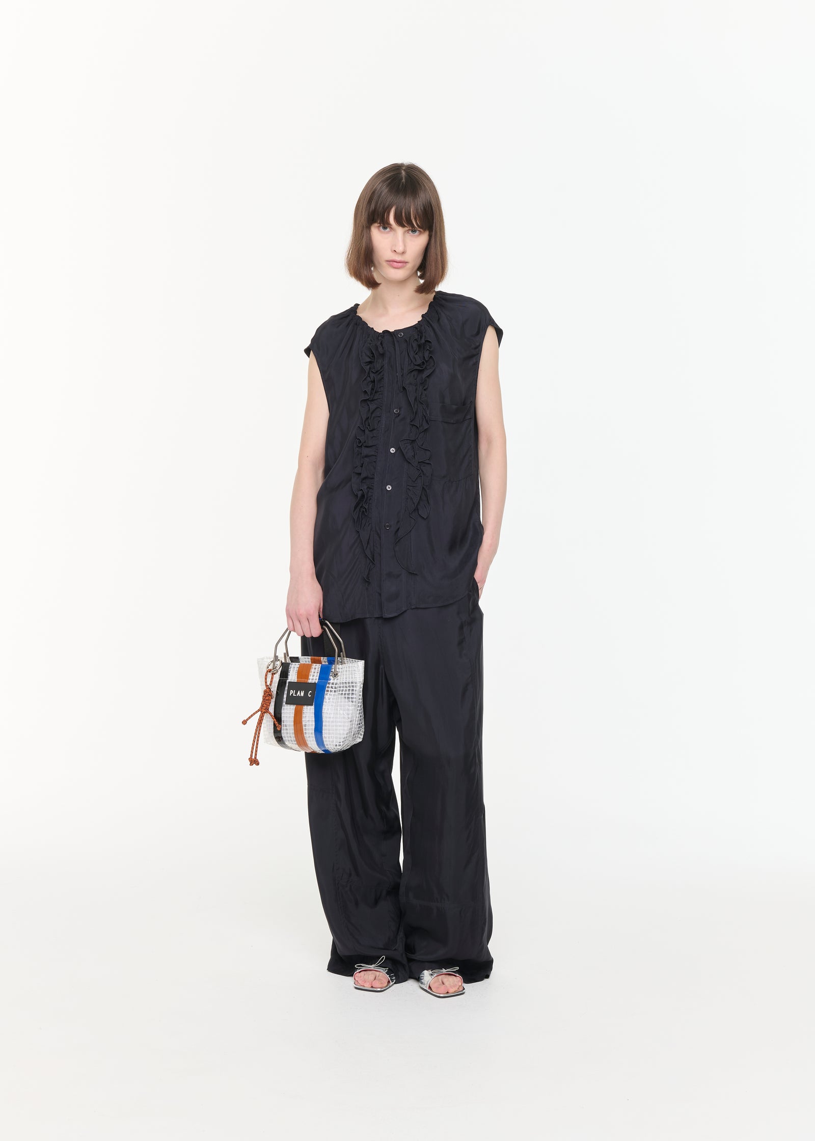 TOP SENZA MANICHE CON VOLANT