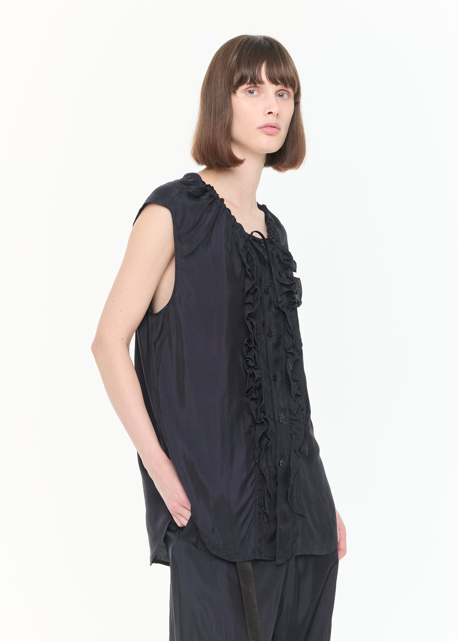 TOP SENZA MANICHE CON VOLANT