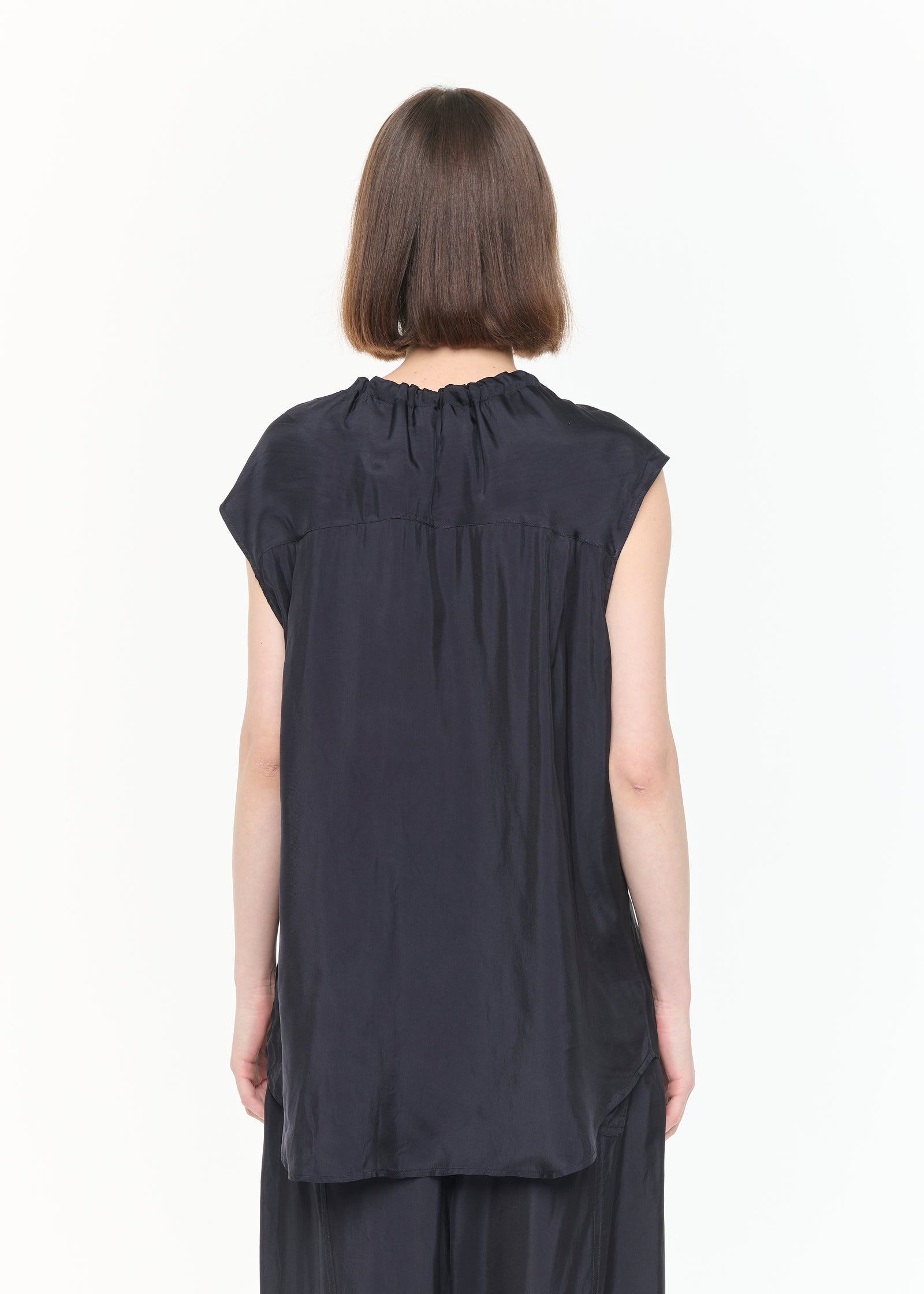 TOP SENZA MANICHE CON VOLANT