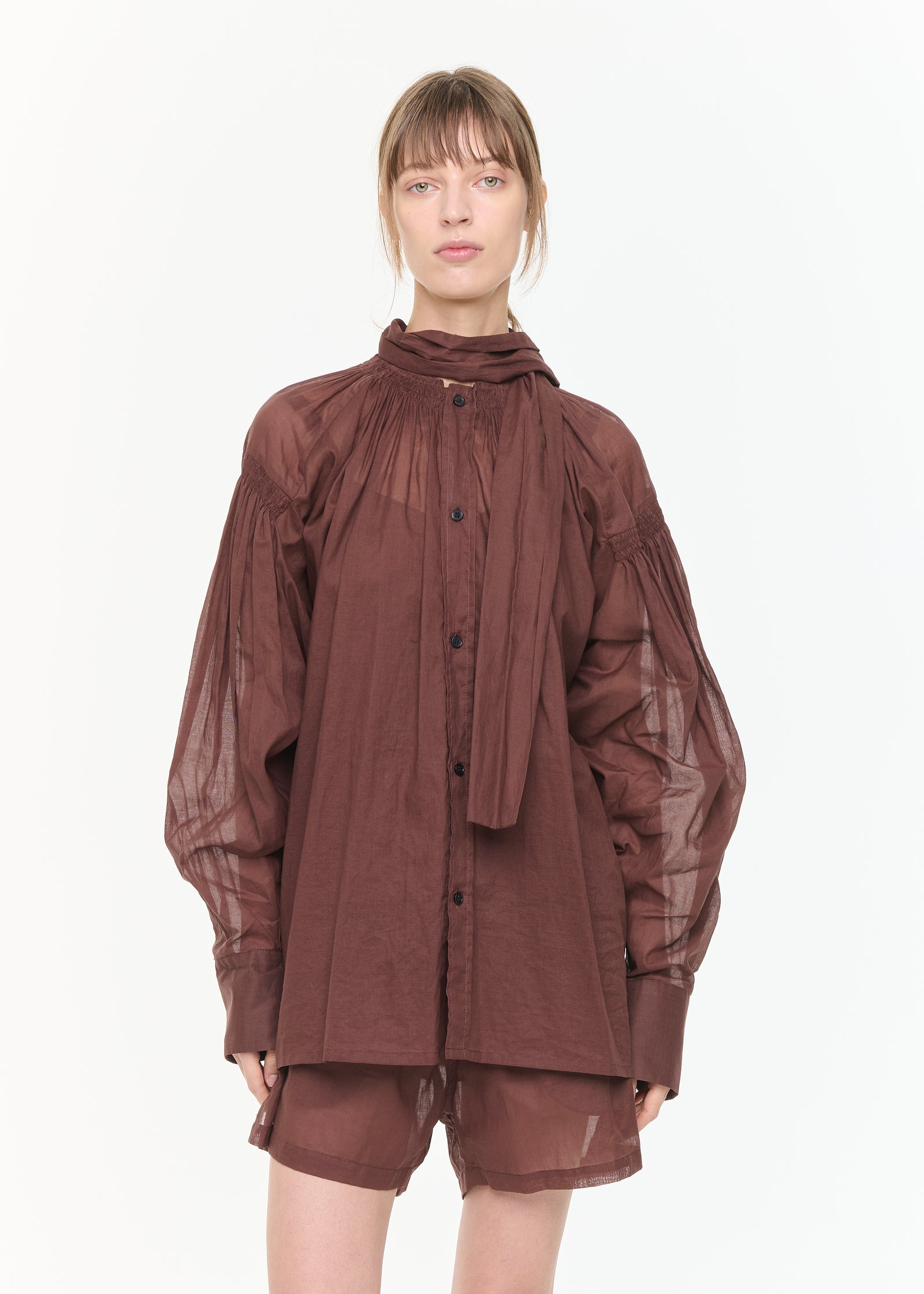 BLUSA IN ORGANZA MARRONE CON SCIARPA