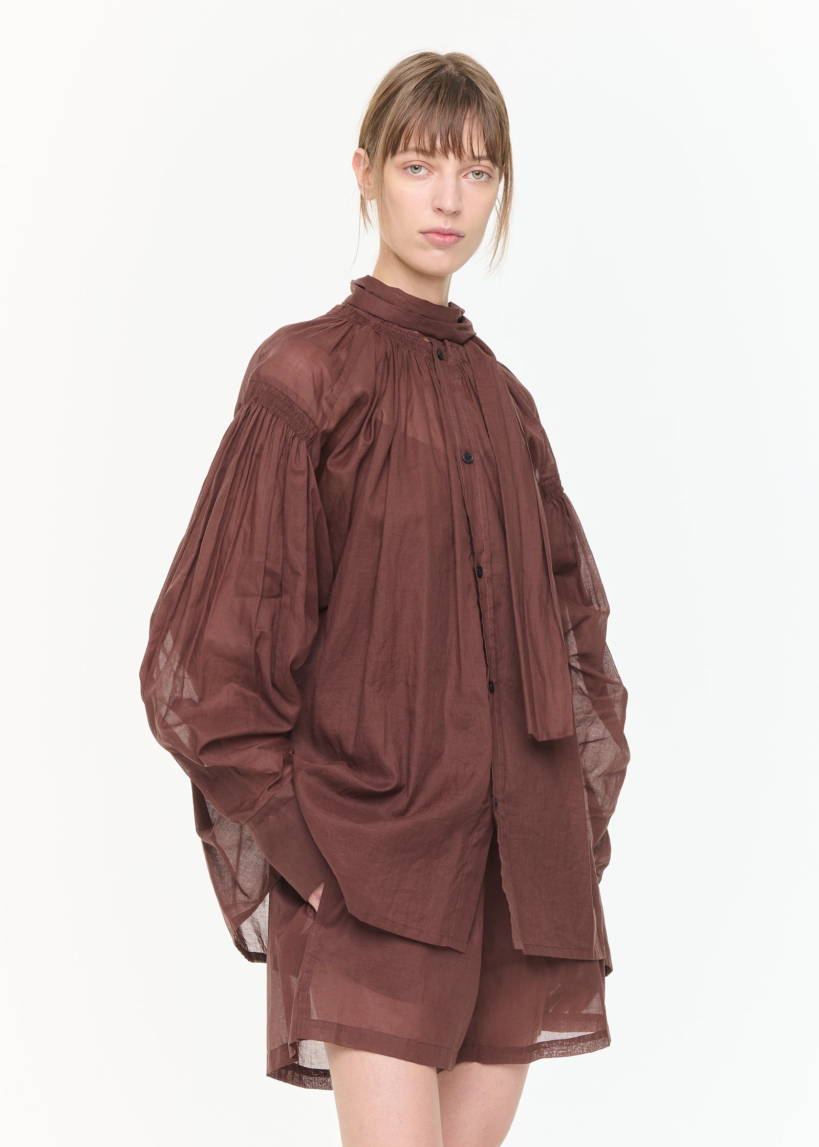 BLUSA IN ORGANZA MARRONE CON SCIARPA