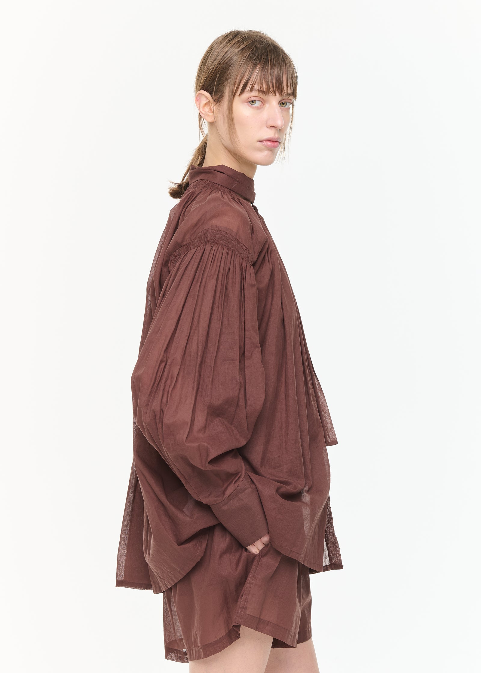 BLUSA IN ORGANZA MARRONE CON SCIARPA