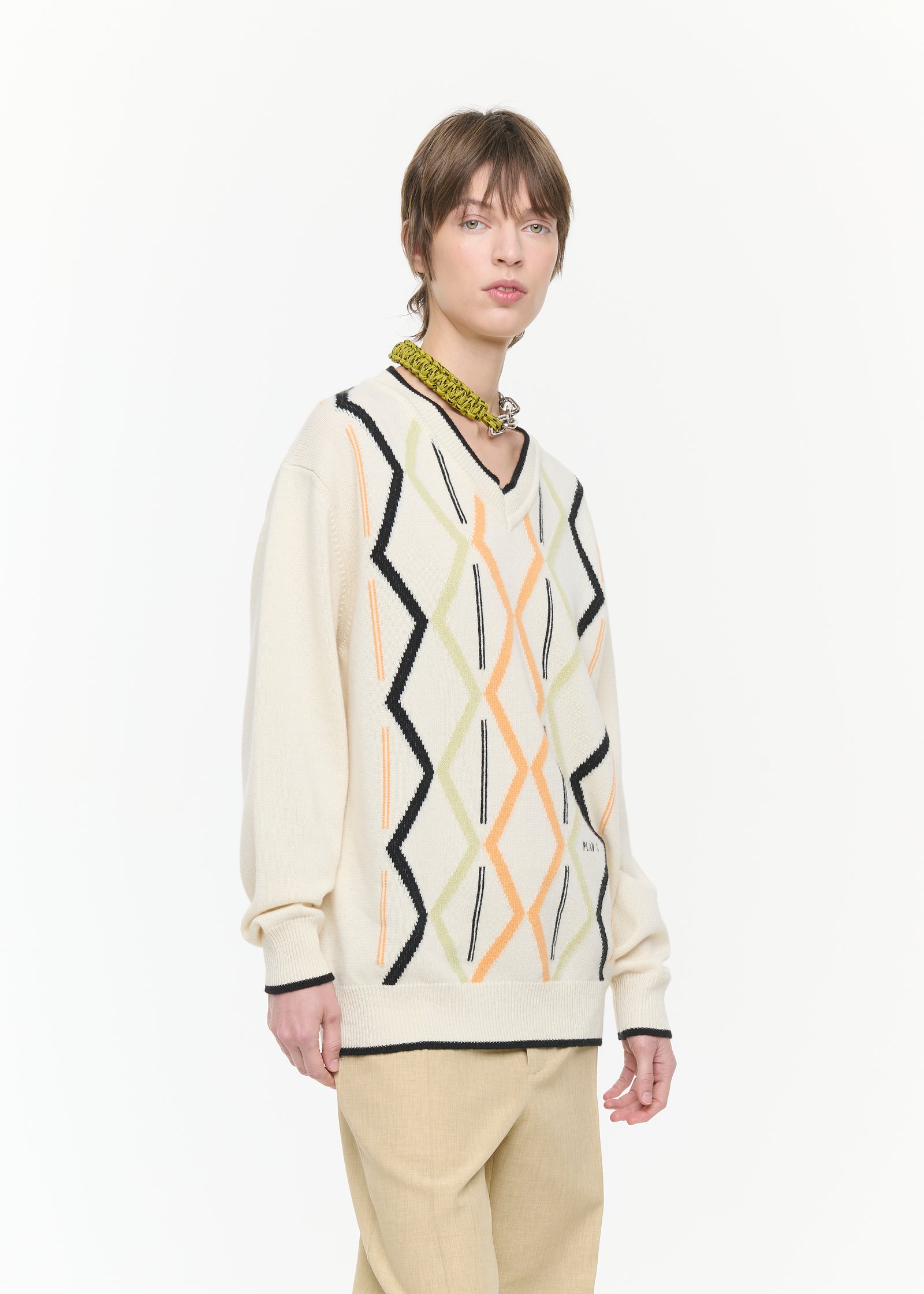 CREME ARGYLE V-NECK SWEATER