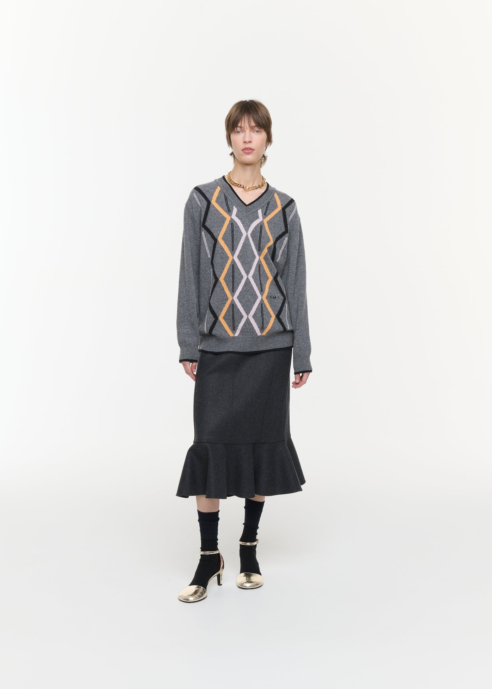 GREY ARGYLE V-NECK SWEATER