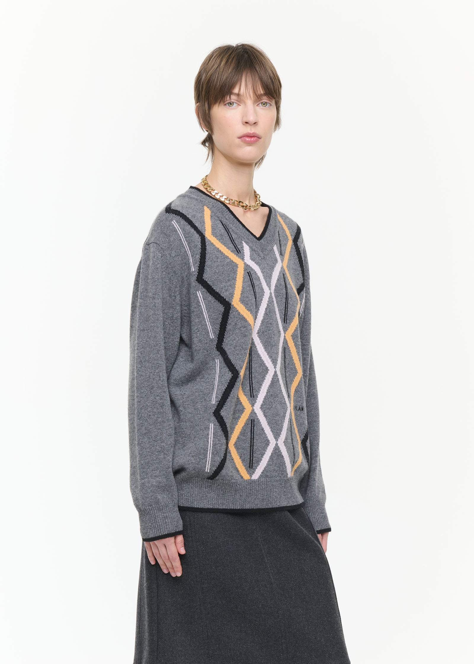 GREY ARGYLE V-NECK SWEATER