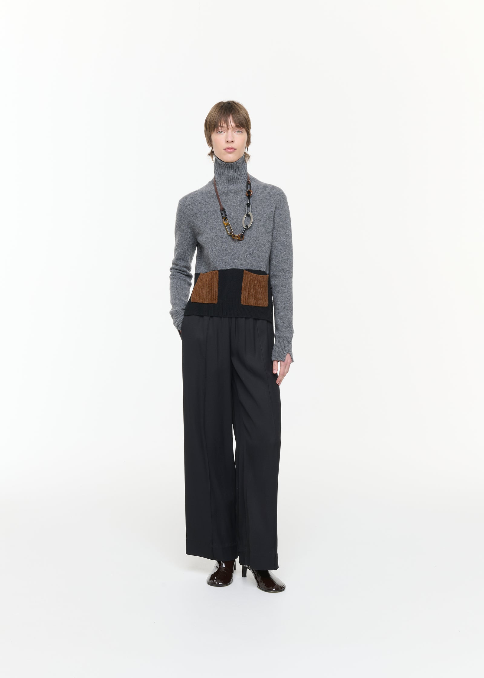 MAGLIONE A COLLO ALTO IN CASHMERE GRIGIO CON TASCHE