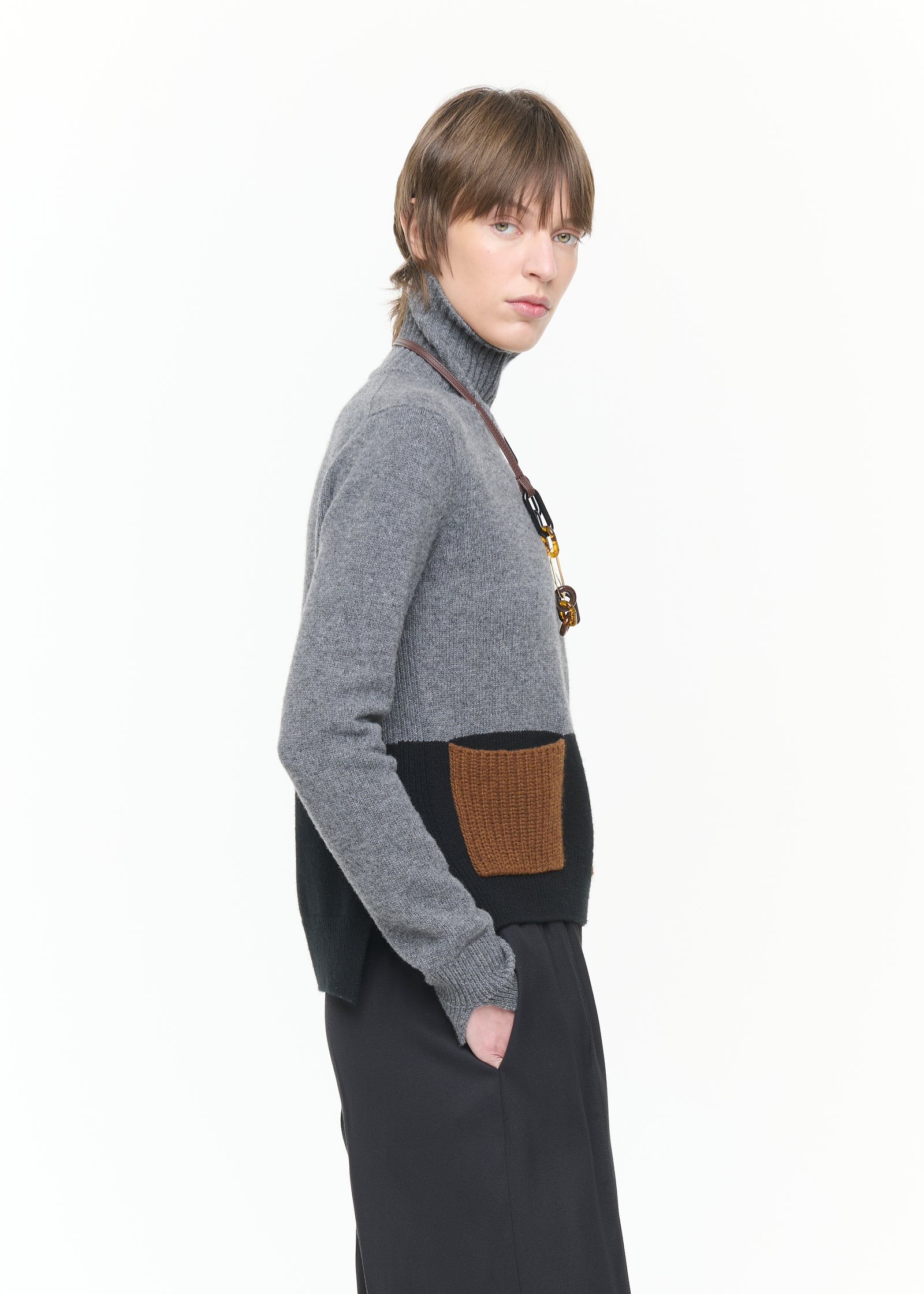 MAGLIONE A COLLO ALTO IN CASHMERE GRIGIO CON TASCHE