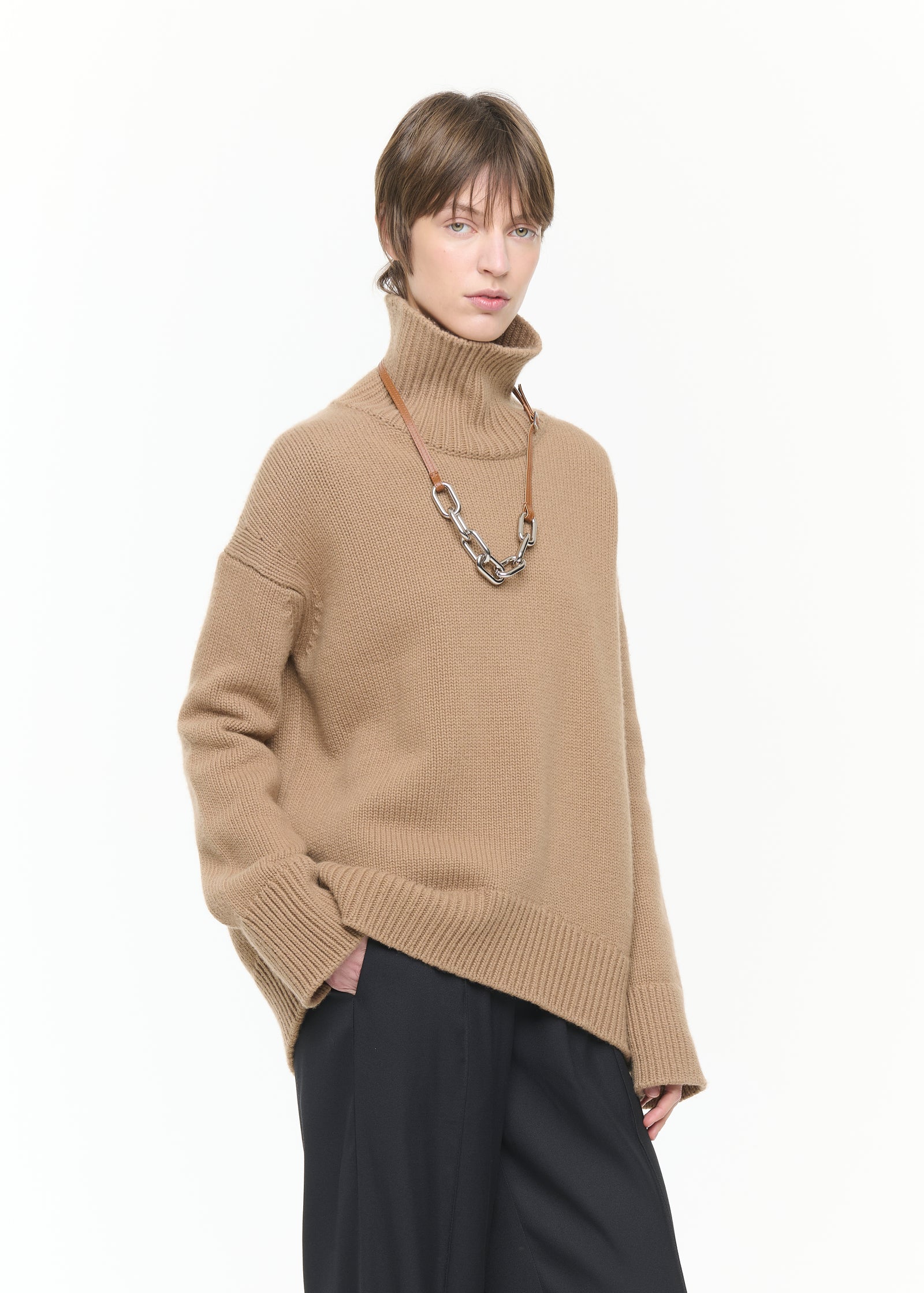 MAGLIONE A COLLO ALTO IN CACHEMIRE CAMMELLO