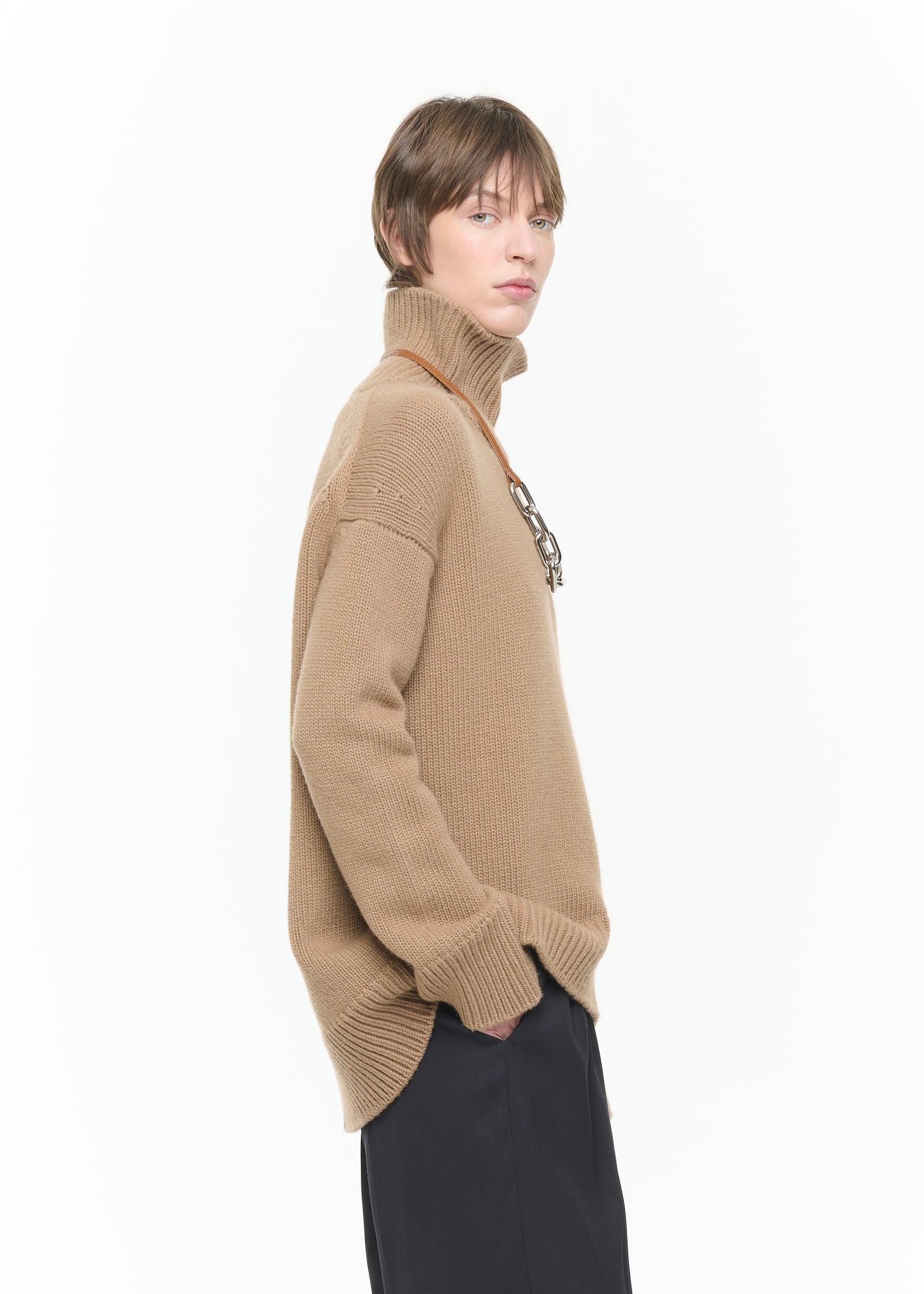 MAGLIONE A COLLO ALTO IN CACHEMIRE CAMMELLO