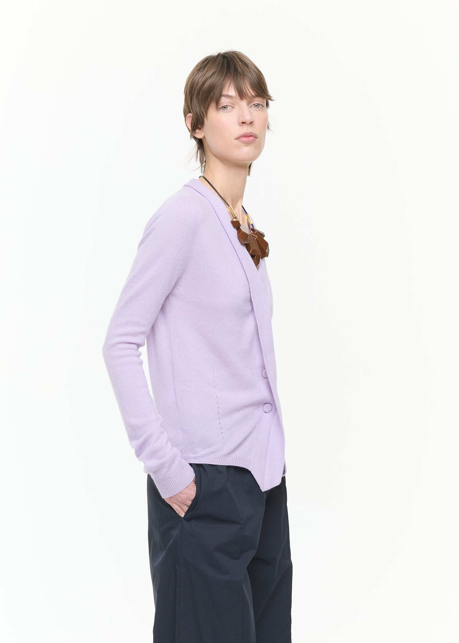 CARDIGAN IN CASHMERE LILLA CON SCOLLO A V