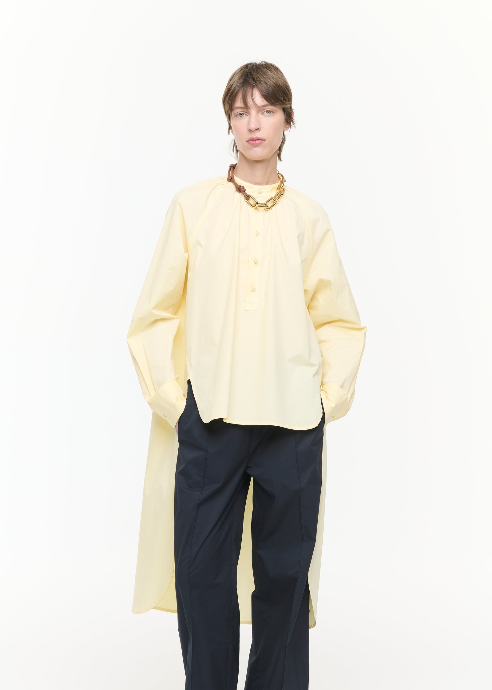 EGGNOG RUCHED STAND COLLAR SHIRT