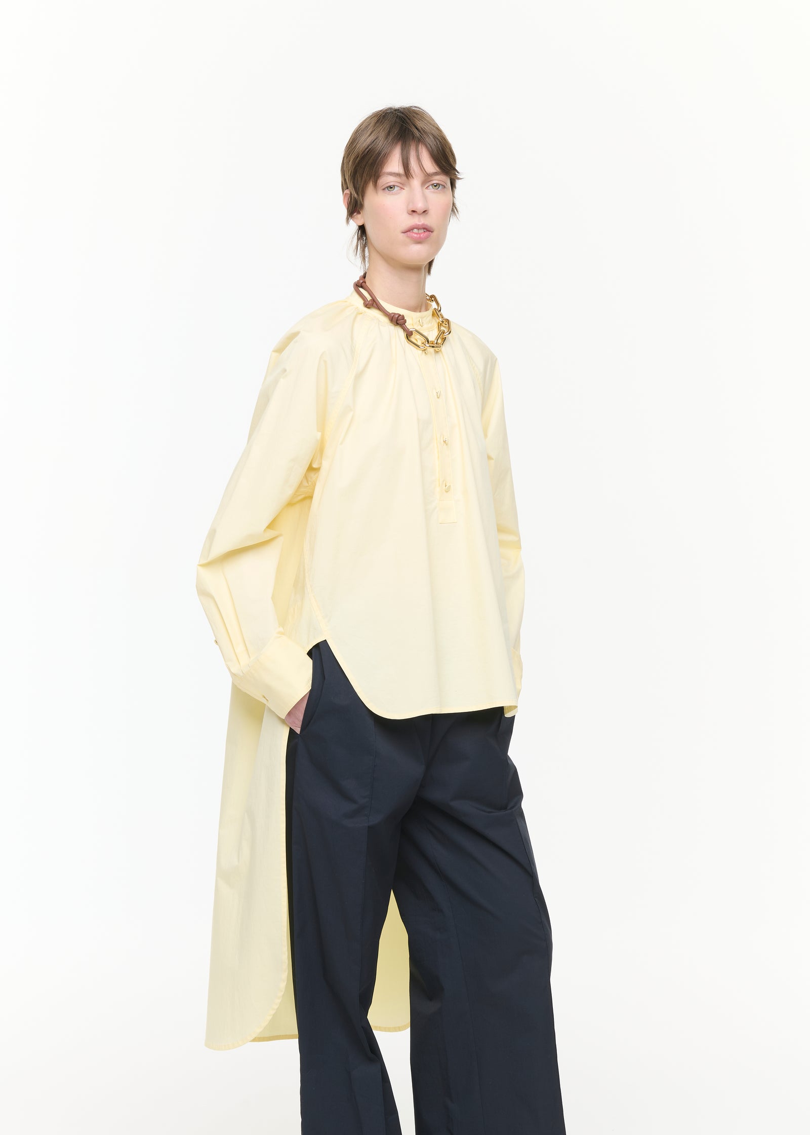 EGGNOG RUCHED STAND COLLAR SHIRT