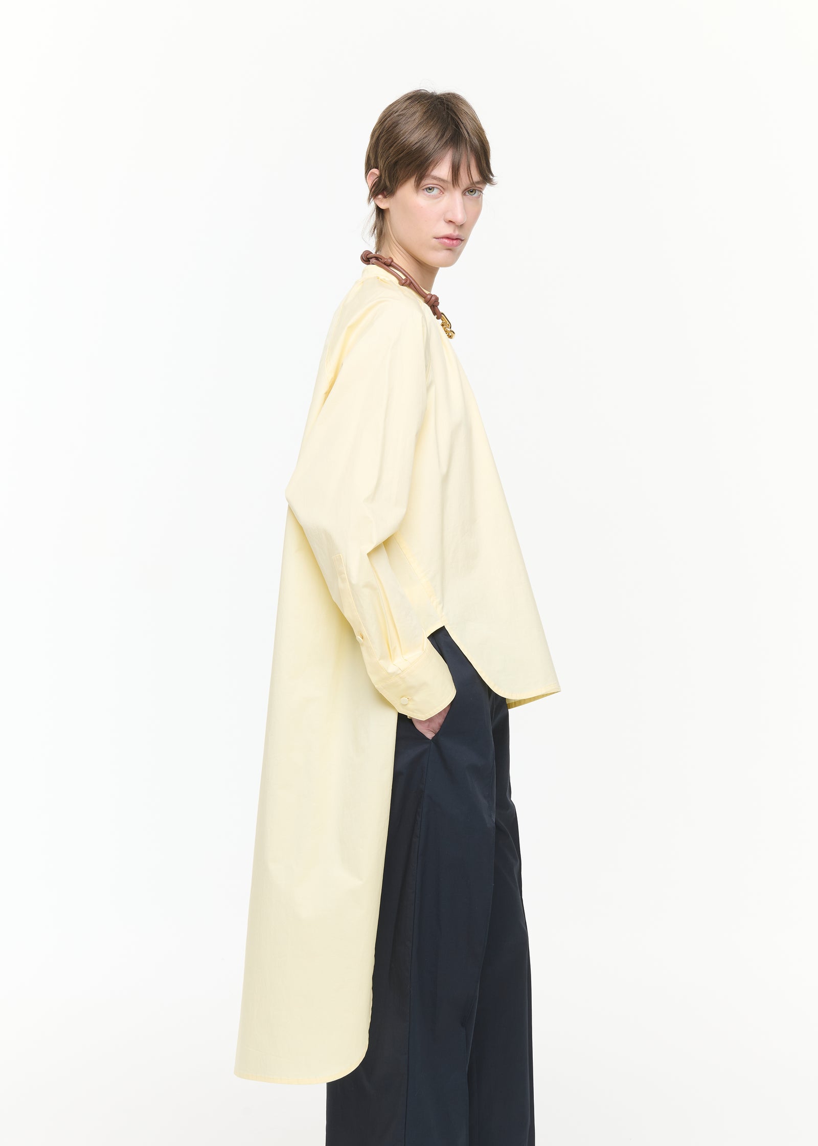EGGNOG RUCHED STAND COLLAR SHIRT