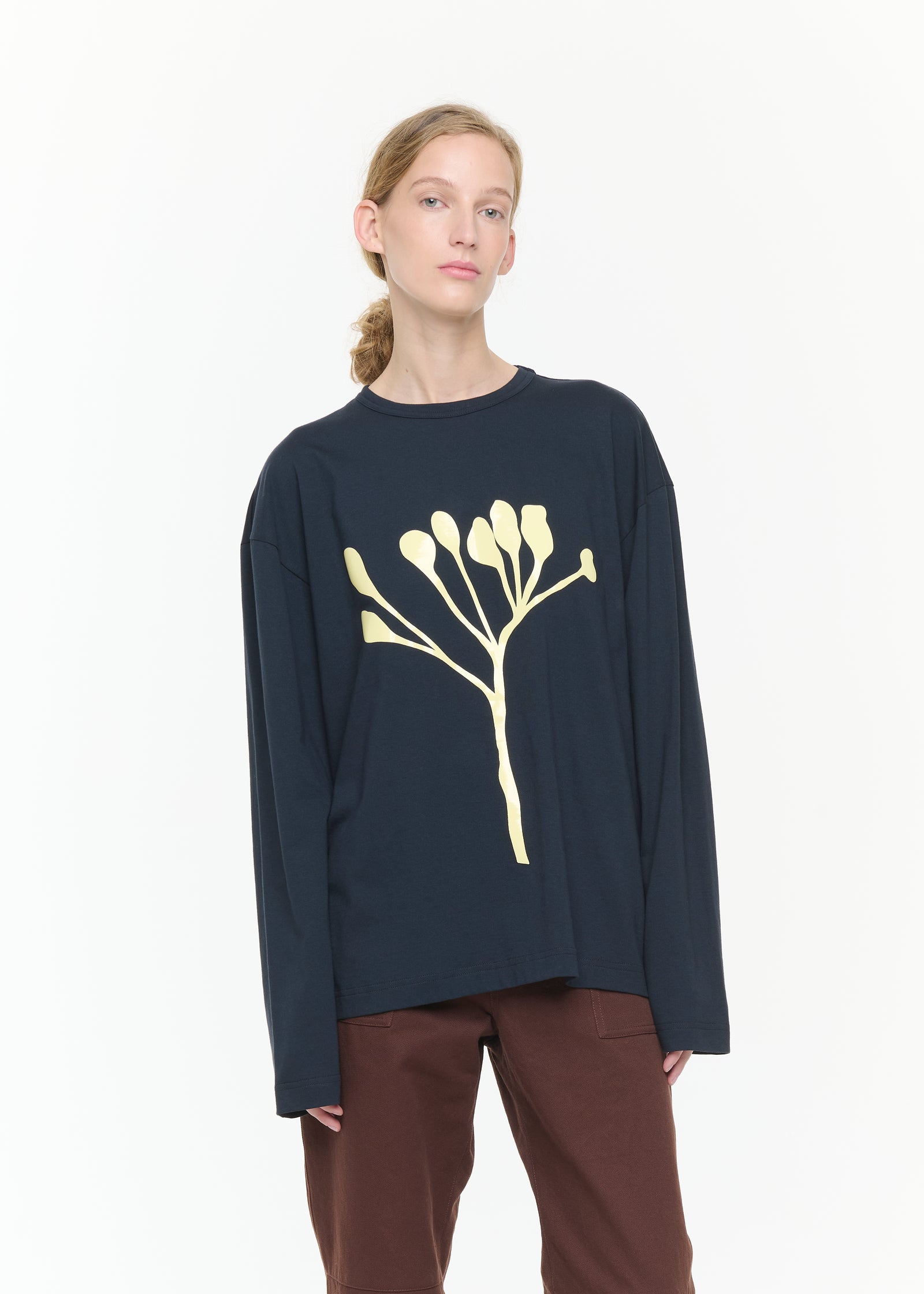 BLACK LONG SLEEVES T-SHIRT WITH FLOWER PRINT