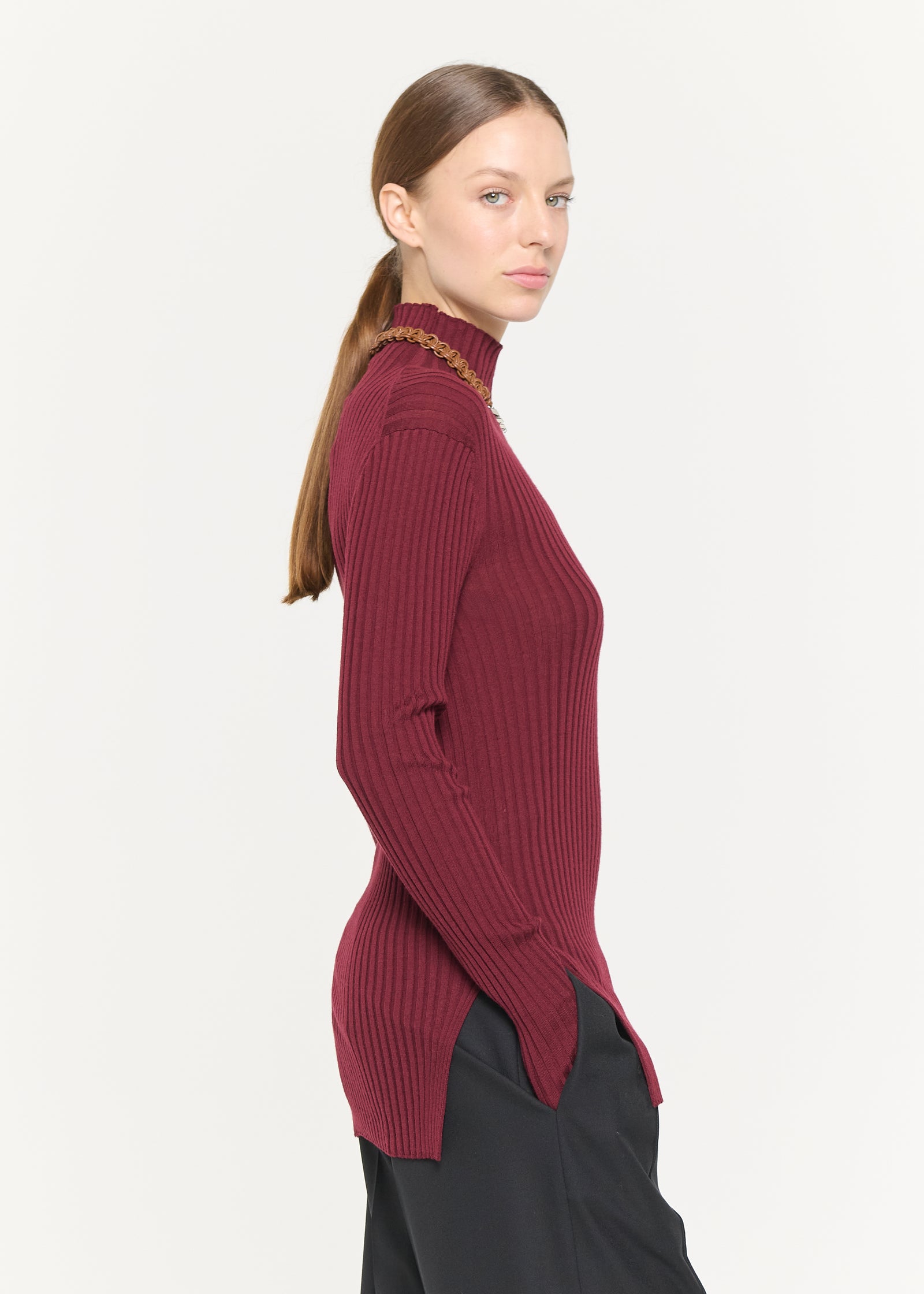 BURGUNDY MERINO TURTLENECK SWEATER
