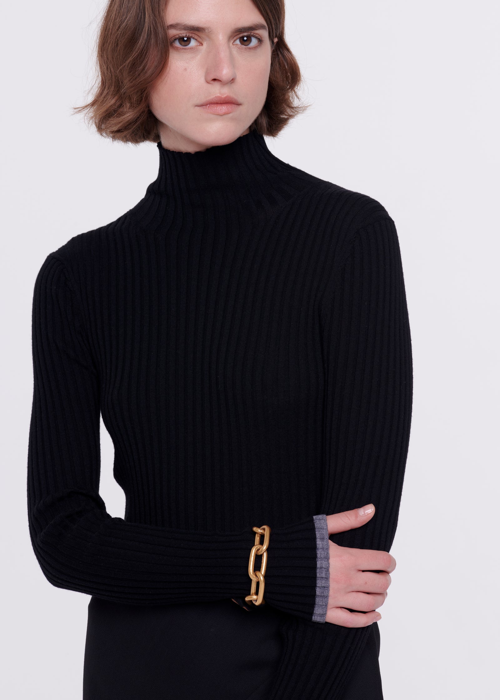 BLACK MERINO TURTLENECK SWEATER