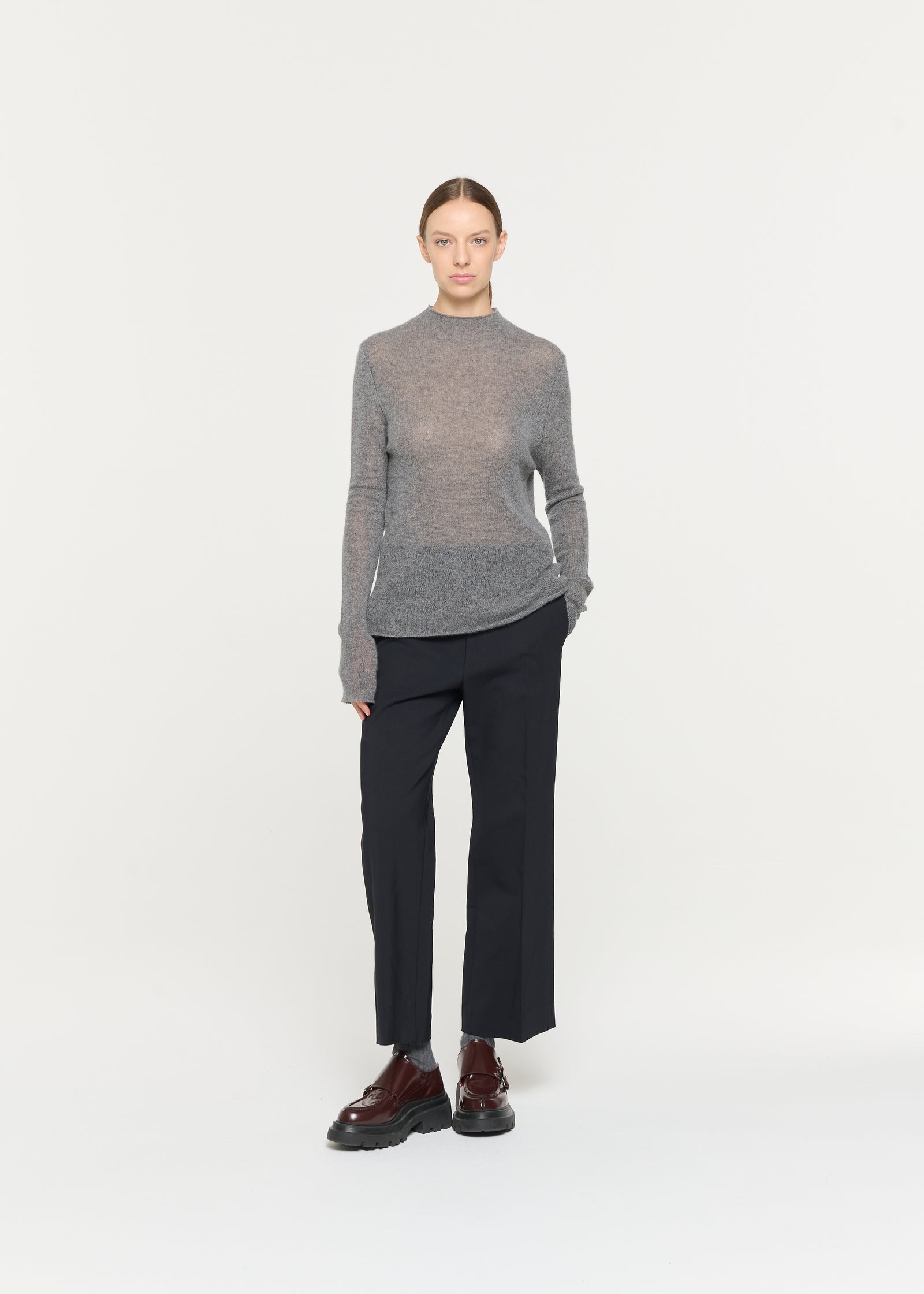 GREY CREW NECK CASHMERE SWEATER
