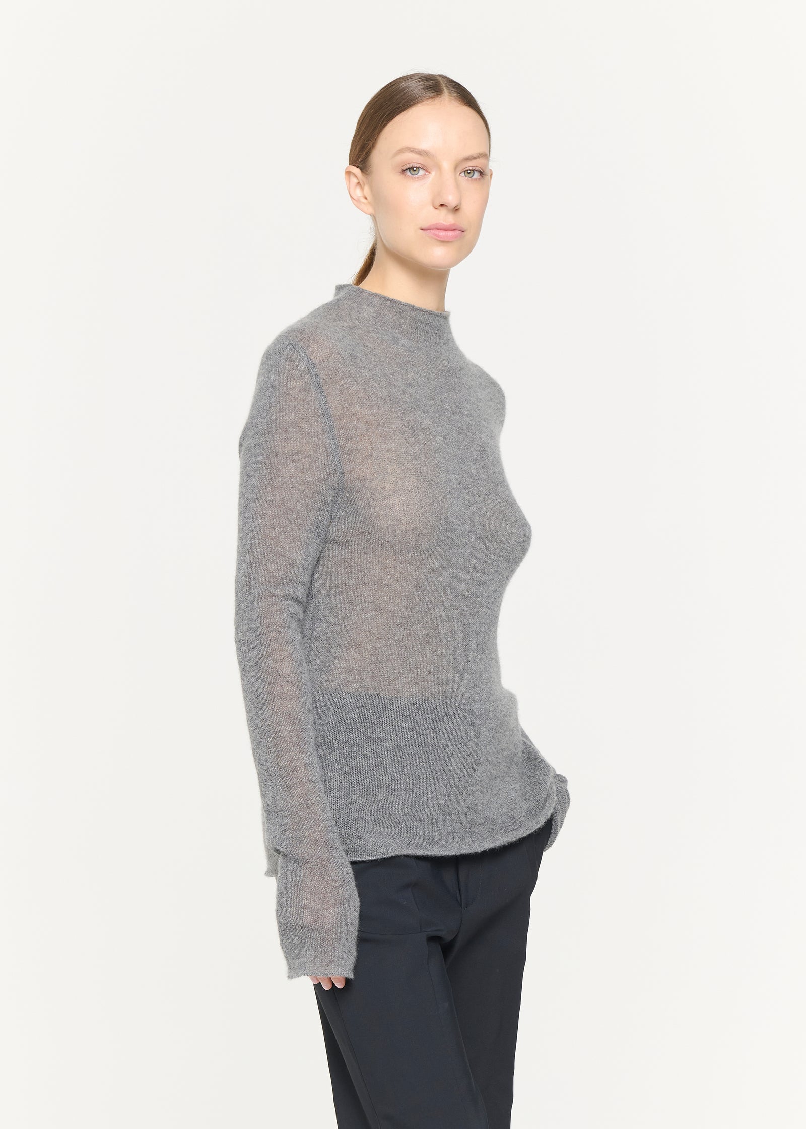 GREY CREW NECK CASHMERE SWEATER