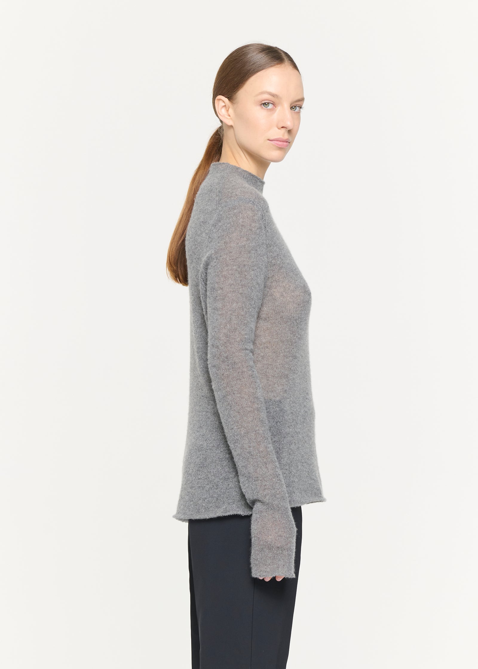 GREY CREW NECK CASHMERE SWEATER
