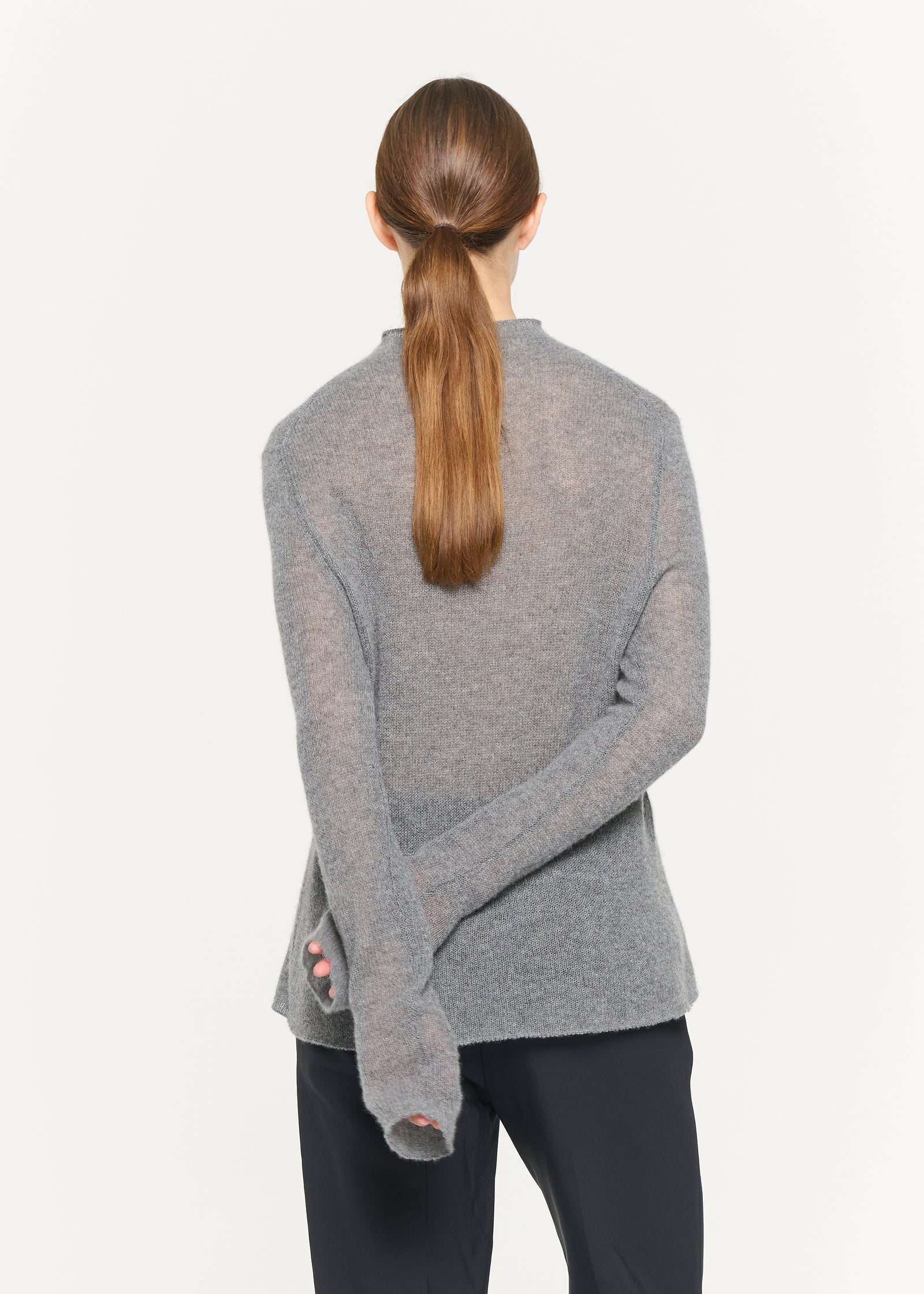 GREY CREW NECK CASHMERE SWEATER