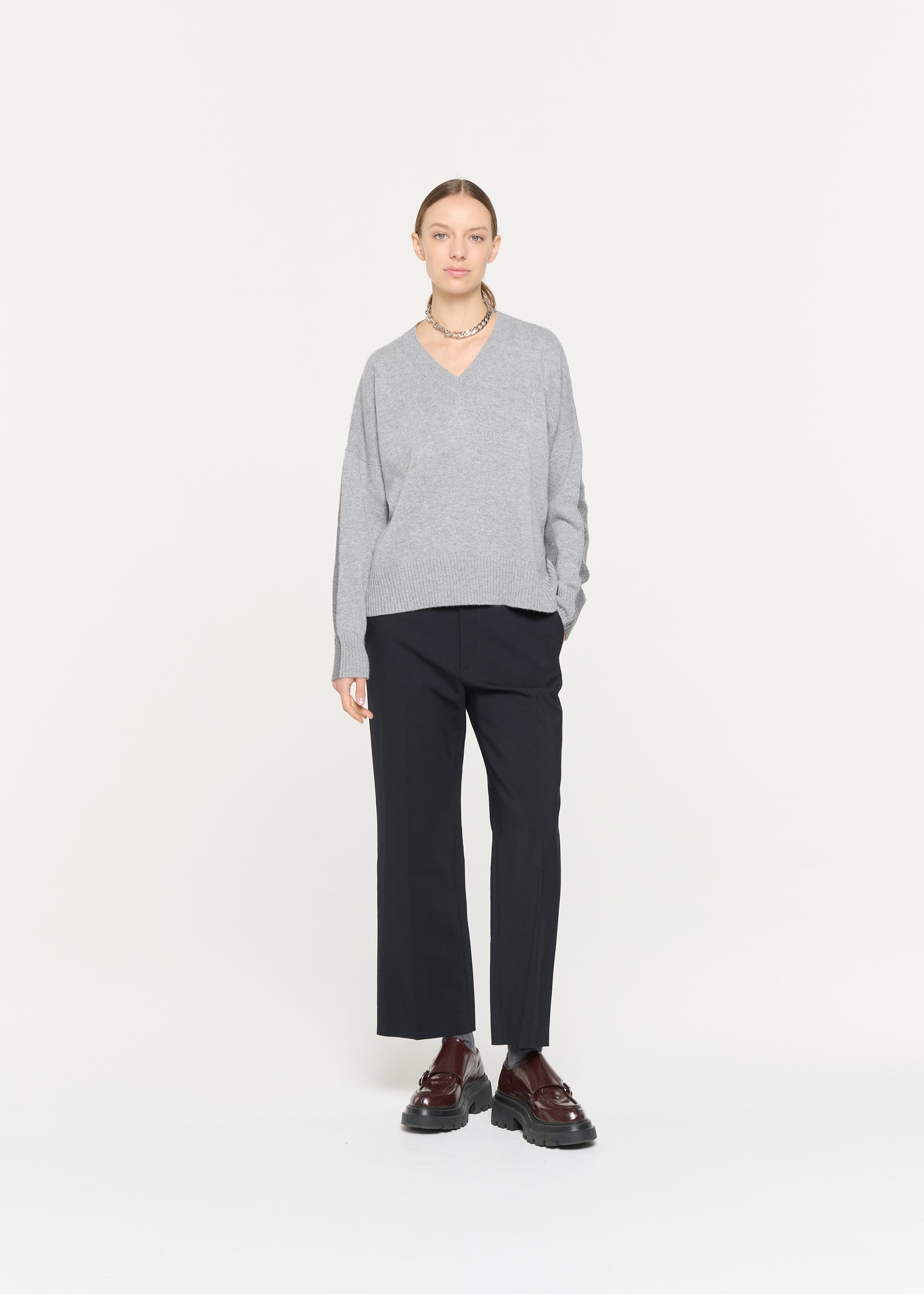 BI-COLOR V-NECK CASHMERE SWEATER