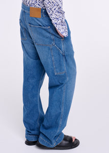 LIGHT-WASH STRAIGHT-LEG JEANS