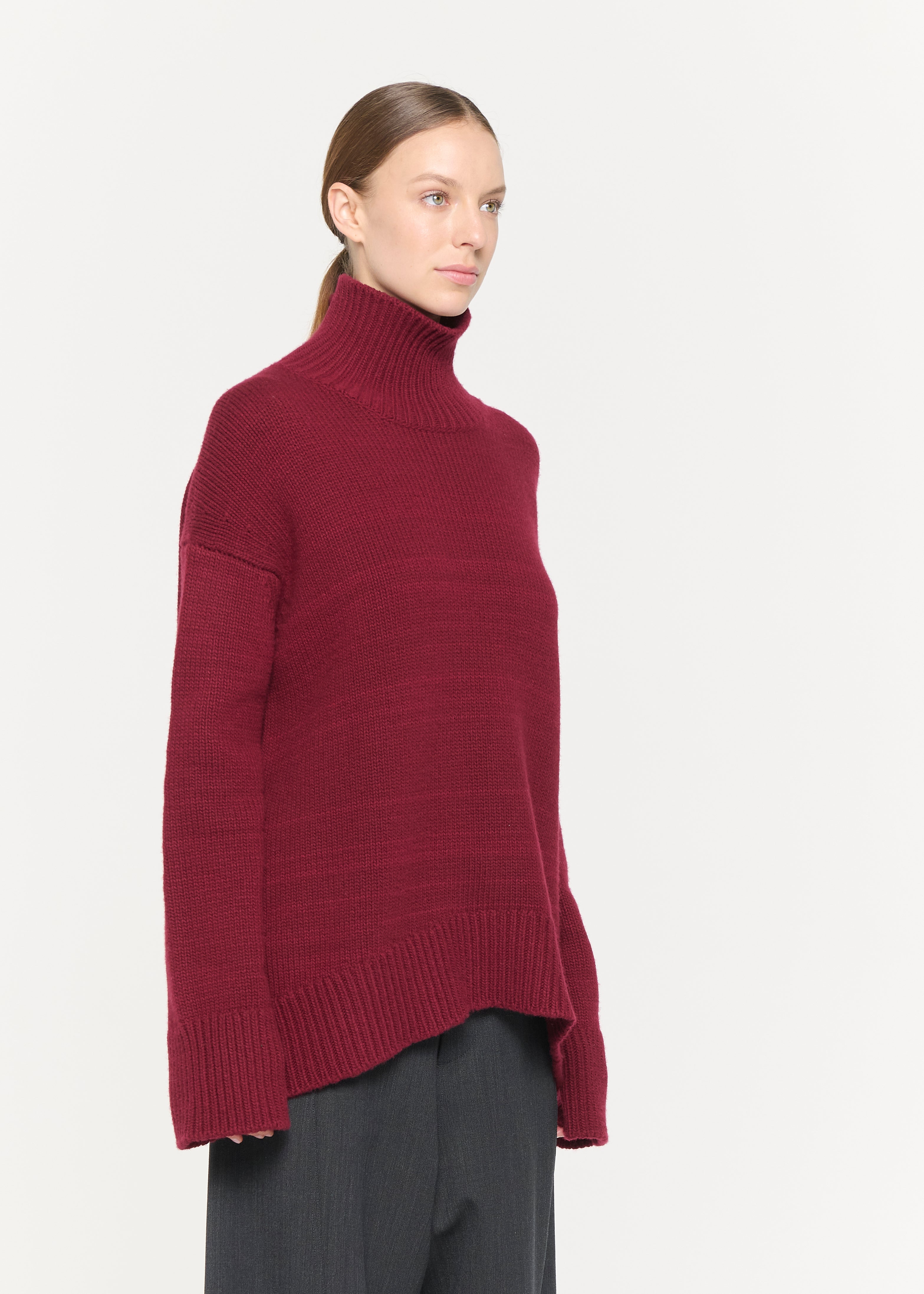 CASHMERE TURTLENECK SWEATER BURGUNDY