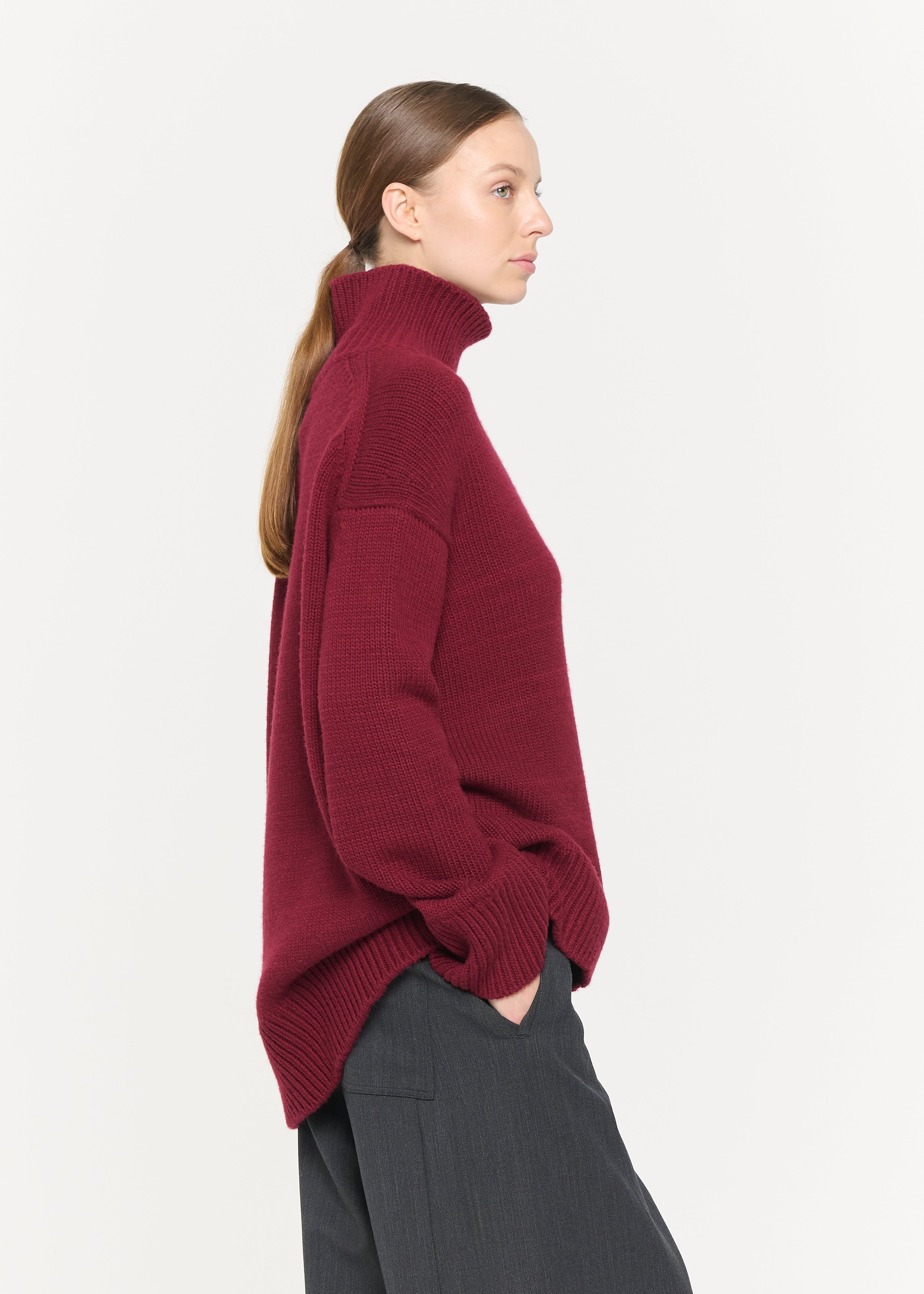 CASHMERE TURTLENECK SWEATER BURGUNDY