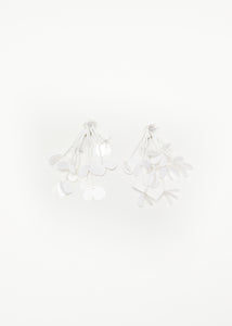 WHITE CLIP-ON EARRING WITH SEQUIN FRINGES