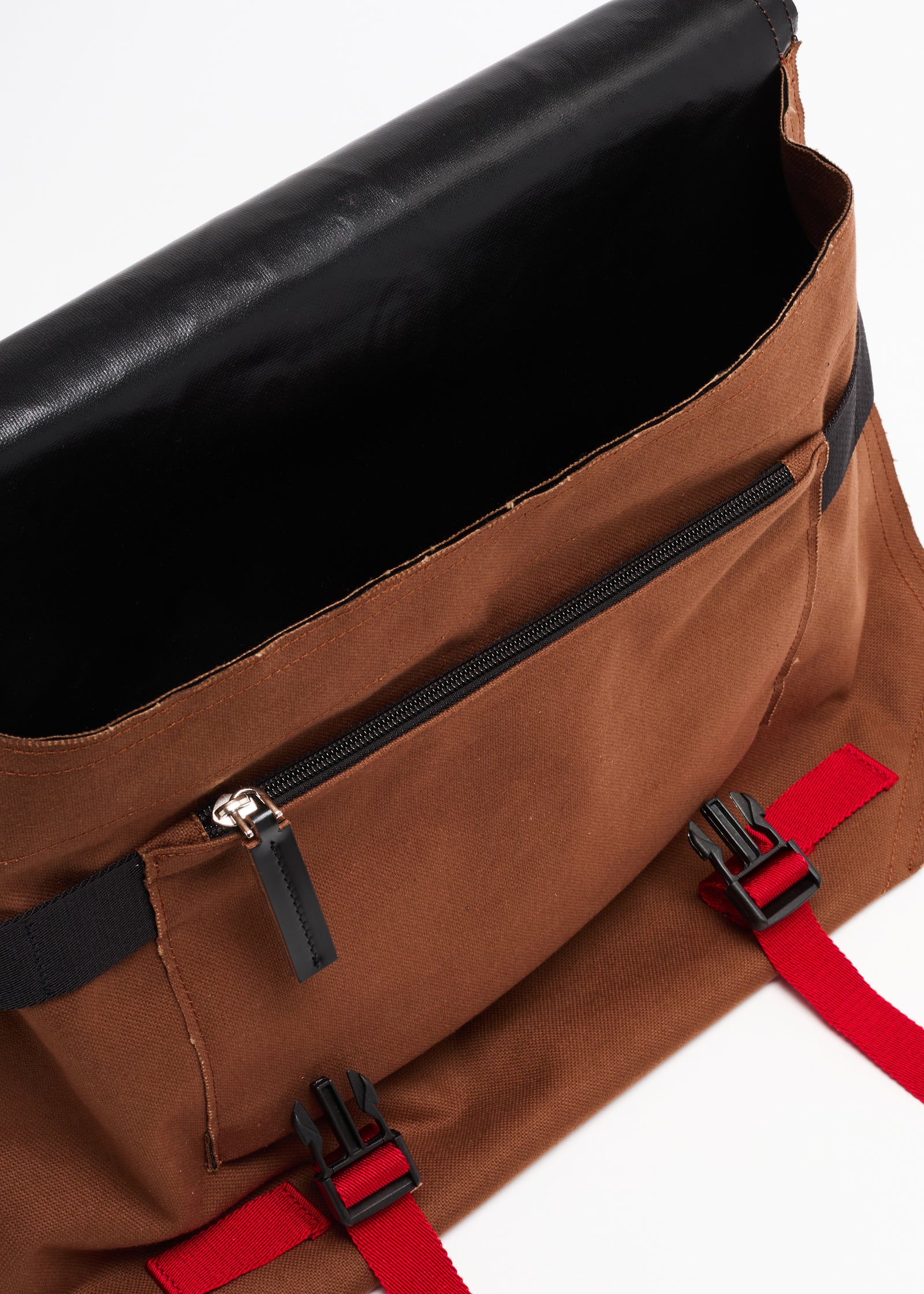 PILI AND BIANCA TOBACCO MEDIUM MESSENGER BAG